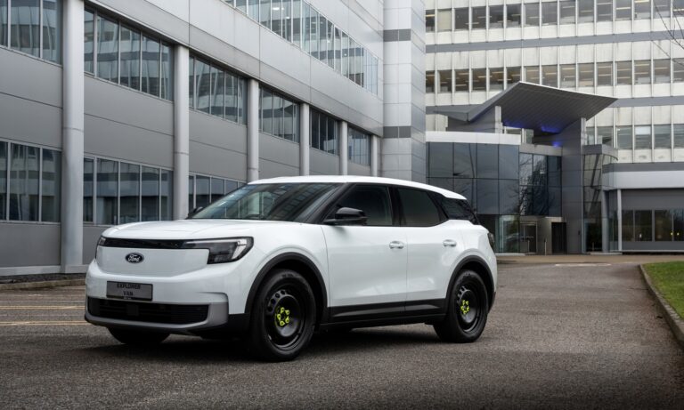 Ford Explorer Van 001 del 2026
