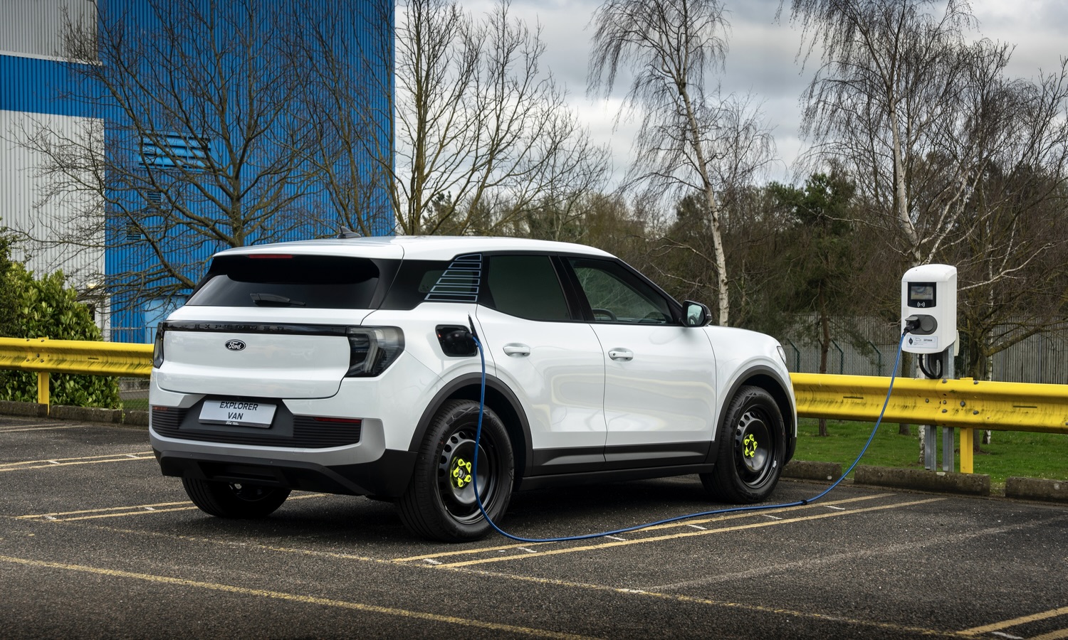 2026 Ford Explorer Van 003