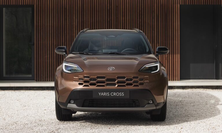 Toyota Yaris Cross Precious Bronze_17