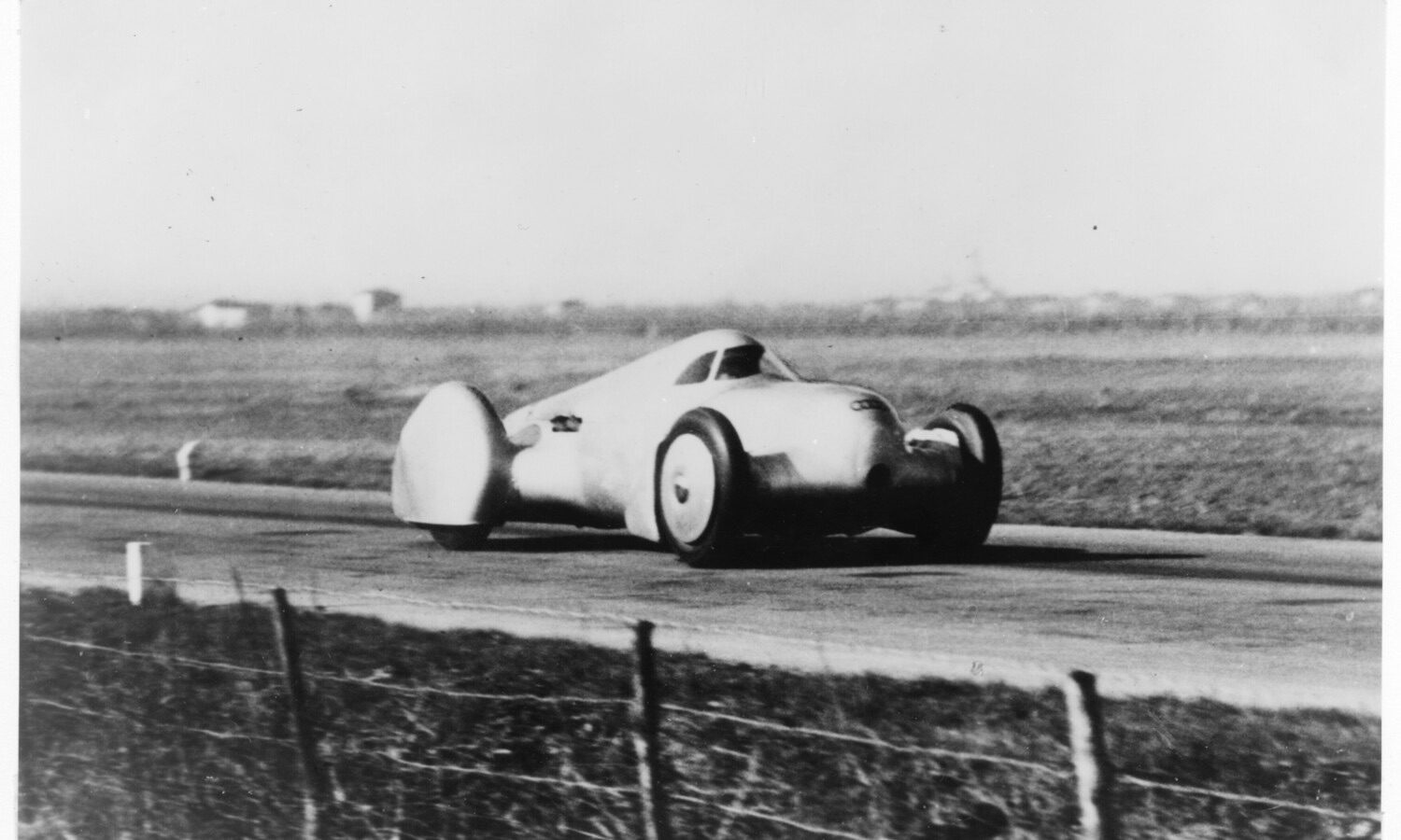 The Lucca car during the record runs in Italy (14-15 February 1935).