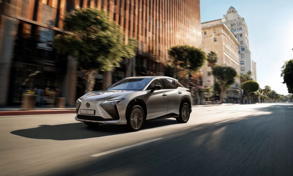 Le prix de la Lexus RZ 350e est mis à jour afin qu'elle soit admissible ...