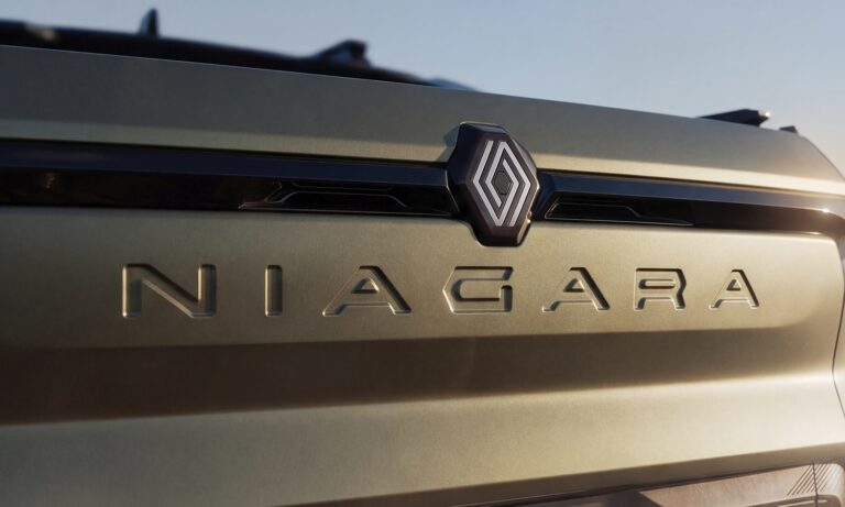 Renault Niagara Pick Up reveal name 3