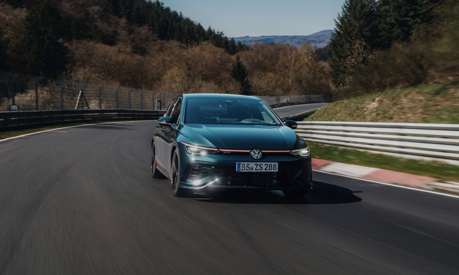 Golf GTI EDITION 50 is the fastest front-wheel drive production model on the Nürburgring Nordschleife and sets its new record in the ‘Green Hell’ (here in the optionally available colour Dark Moss Green metallic).