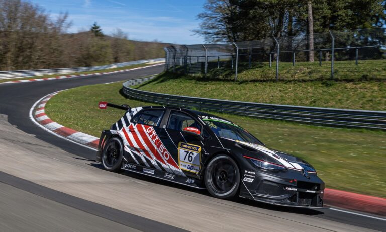 The Golf GTI Clubsport 24h in the "50 Years of GTI" anniversary design for the 24-hour race at the Nürburgring.