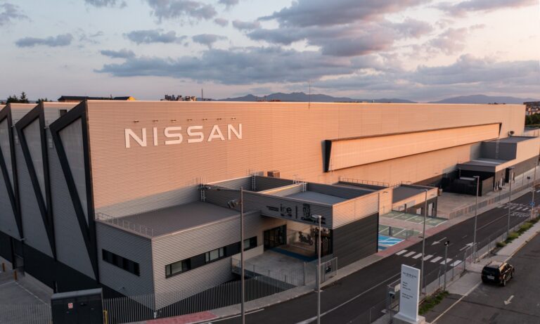 Nissan Ávila