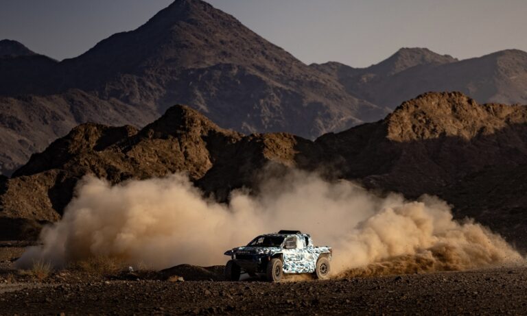 Toyota DKR GR FC Hilux prototype 0